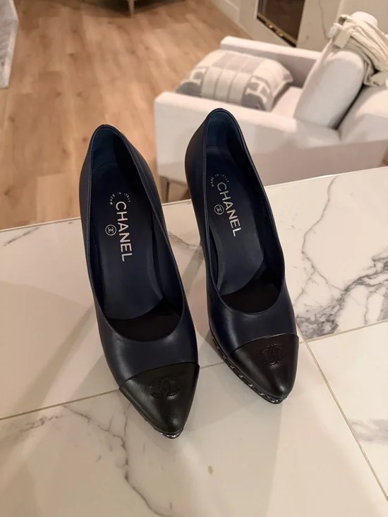 Chanel - Picture 1 of 4